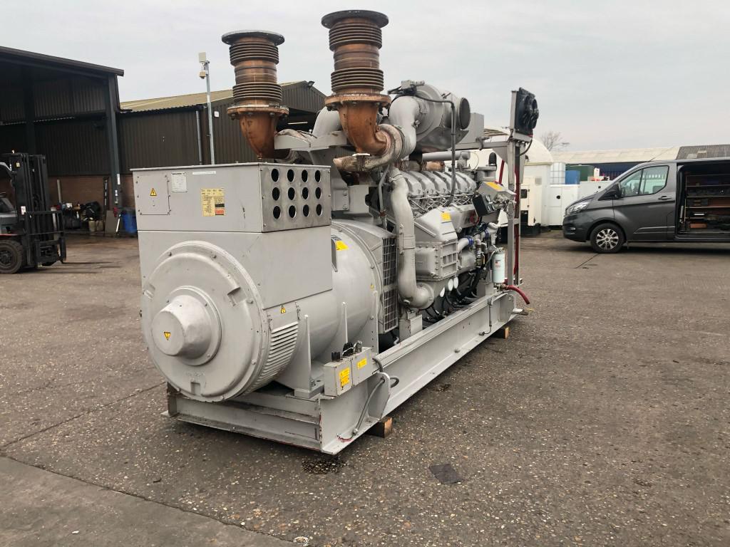 1315kVA Broadcrown Perkins used generator (2/3)