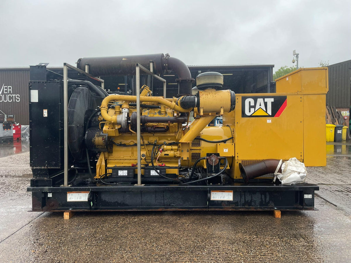 810kVA Caterpillar 900F Caterpillar 3412STA Open Used Generator