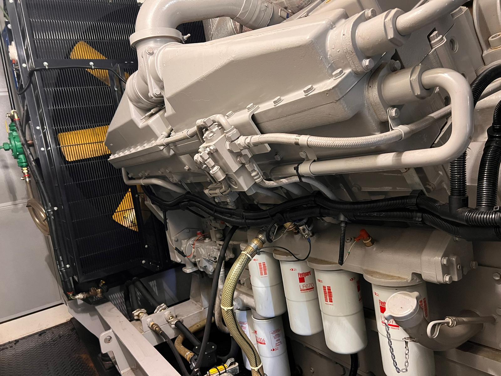 900KVA Broadcrown Cummins used generator