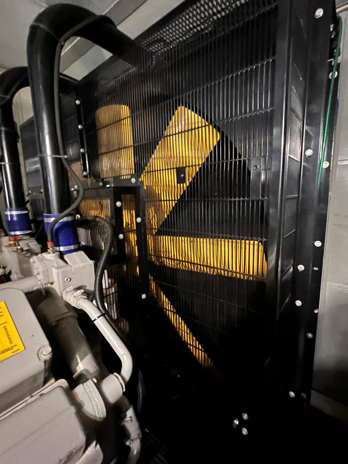 900KVA Broadcrown Cummins used generator