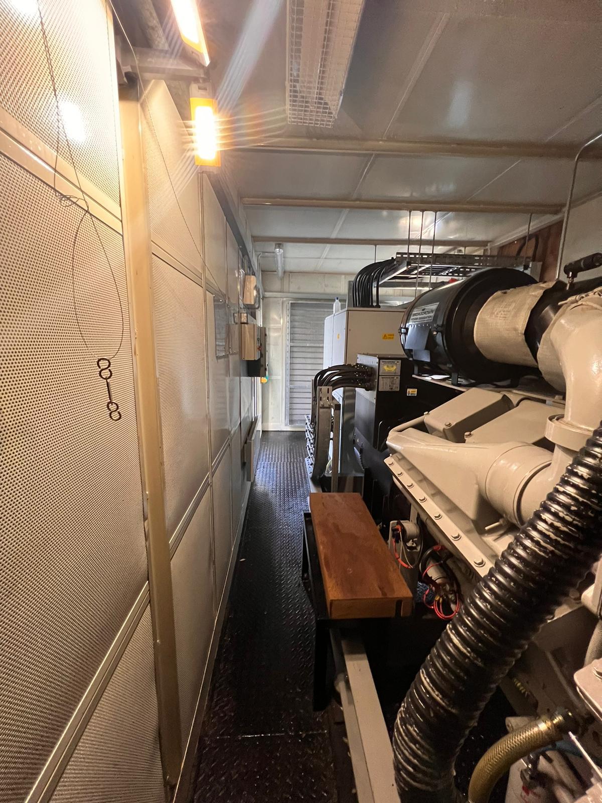 900KVA Broadcrown Cummins used generator