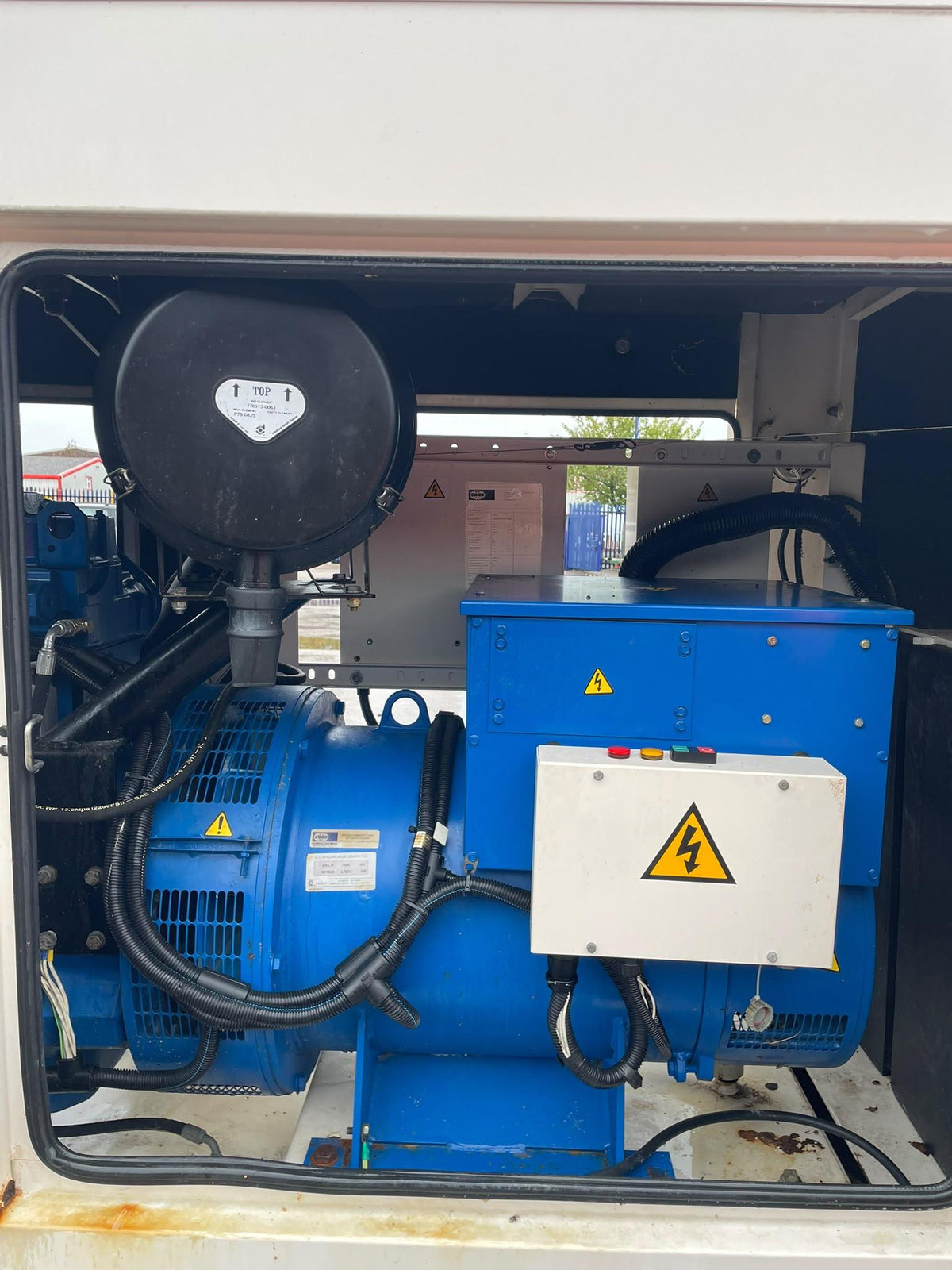 250kVA FG Wilson P250H Perkins 1300 SERIES GEB330 Canopied Used Generator