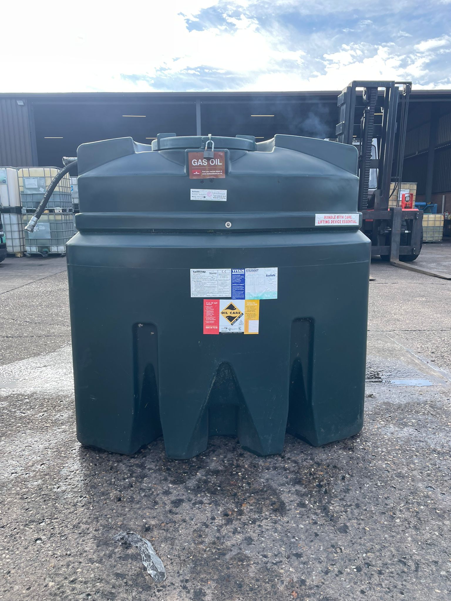 2500 Litre Plastic Titan ES2500T Tank