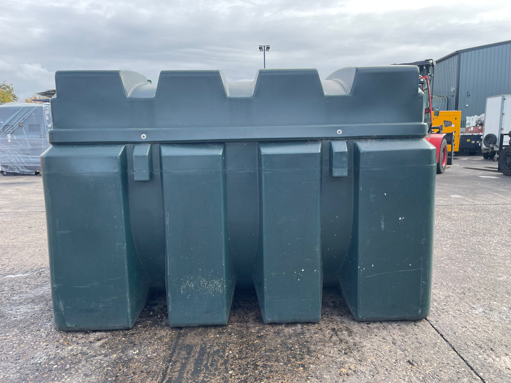 2500 Litre Plastic Titan ES2500T Tank