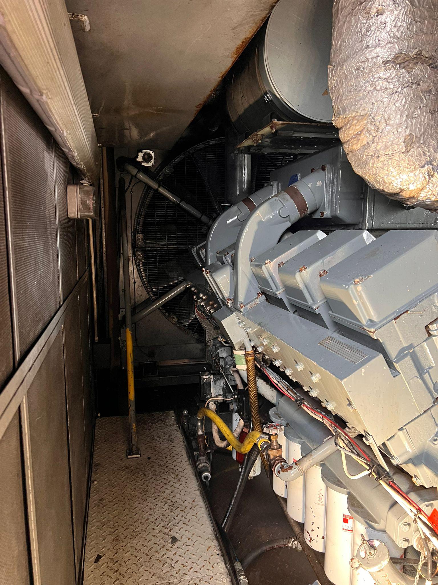 1016KVA Petbow Cummins used generator